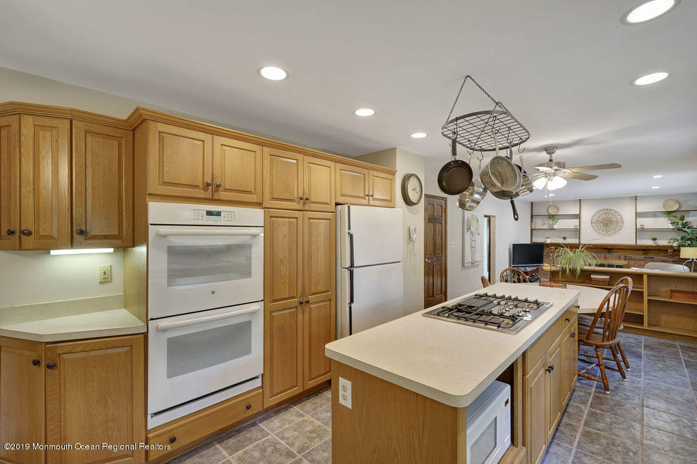 145 Lynch Road Middletown, NJ 07748 - Photo 10 of 33 051_dsc03330-dsc03334