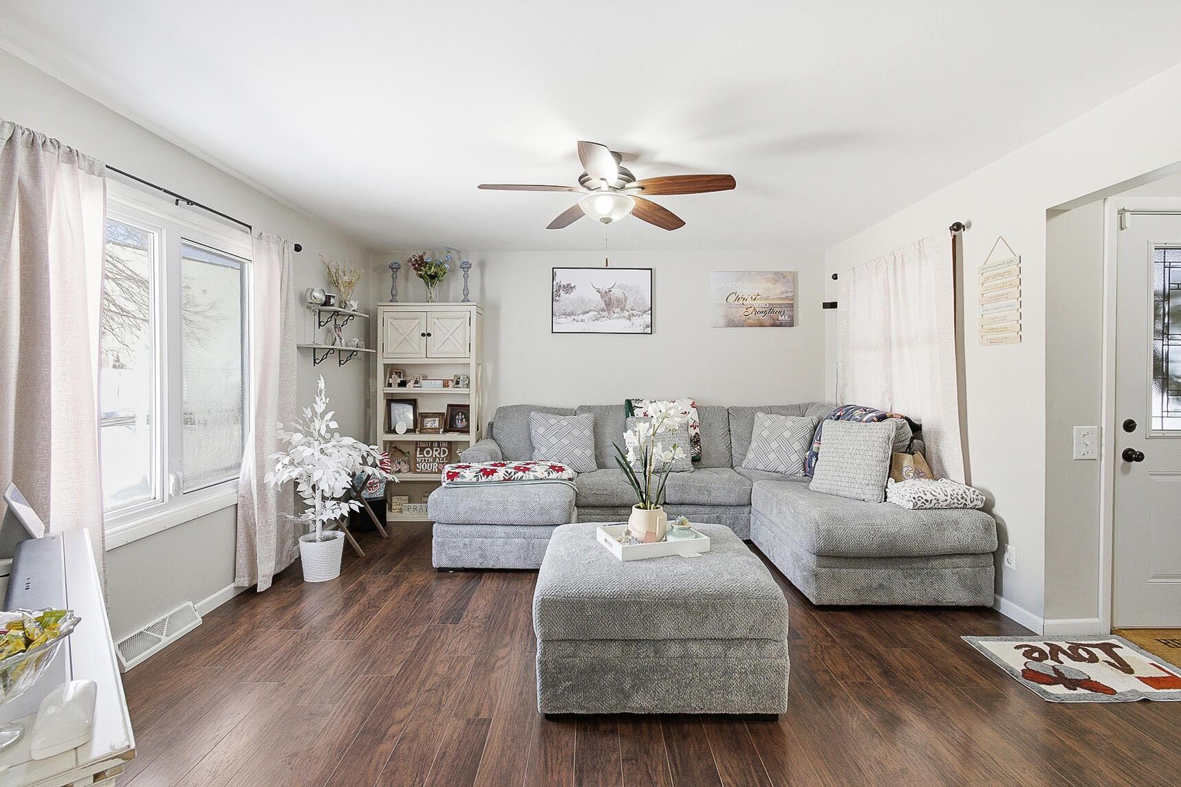 302 Martin Street Fort Atkinson, WI 53538 - Photo 7 of 26 Living room