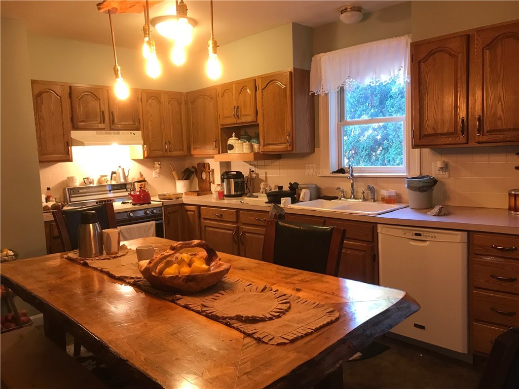 1812 Mendon Road Woonsocket, RI 02895 - Photo 6 of 20