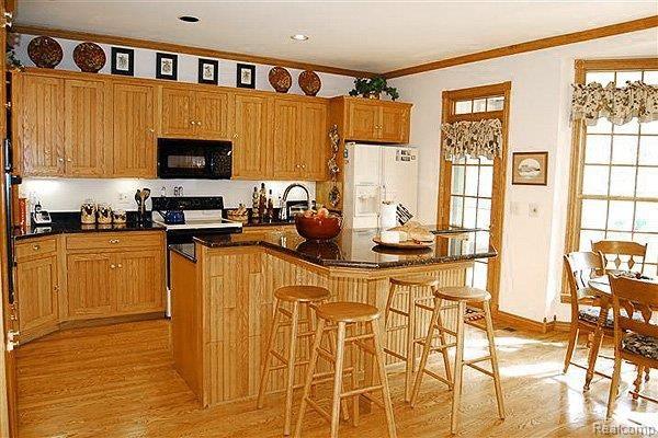 4949 Orion Road Rochester, MI 48306 - Photo 6 of 24 Gleaming gourmet kitchen