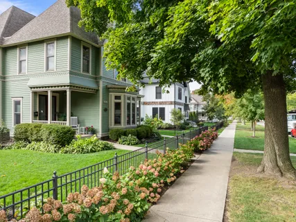 $2,500,000 | 920 Geneva Street, Lake Geneva, WI 53147