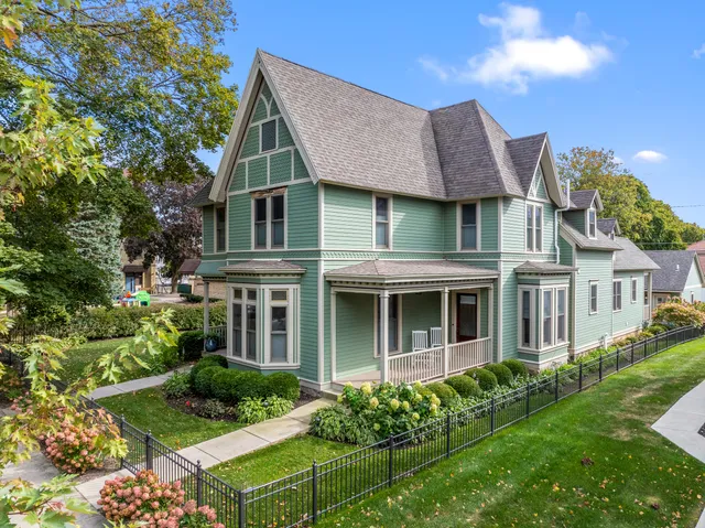 $2,500,000 | 920 Geneva Street, Lake Geneva, WI 53147