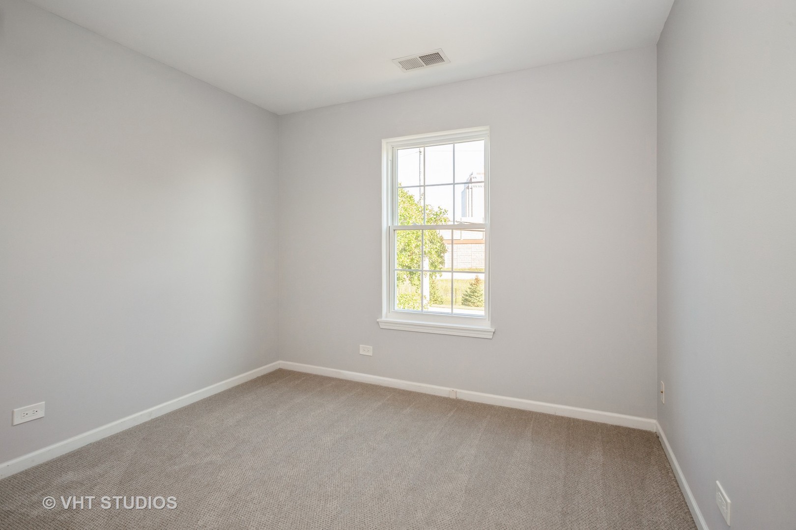 104 Millers Crossing Itasca, IL 60143 - Photo 7 of 11 an empty room with a window
