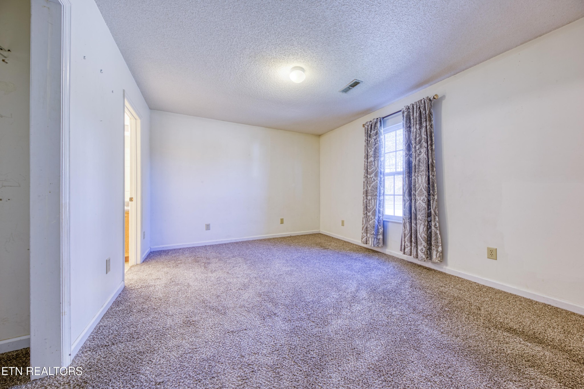 8024 Keybridge Way Powell, TN 37849 - Photo 9 of 23 an empty room with windows