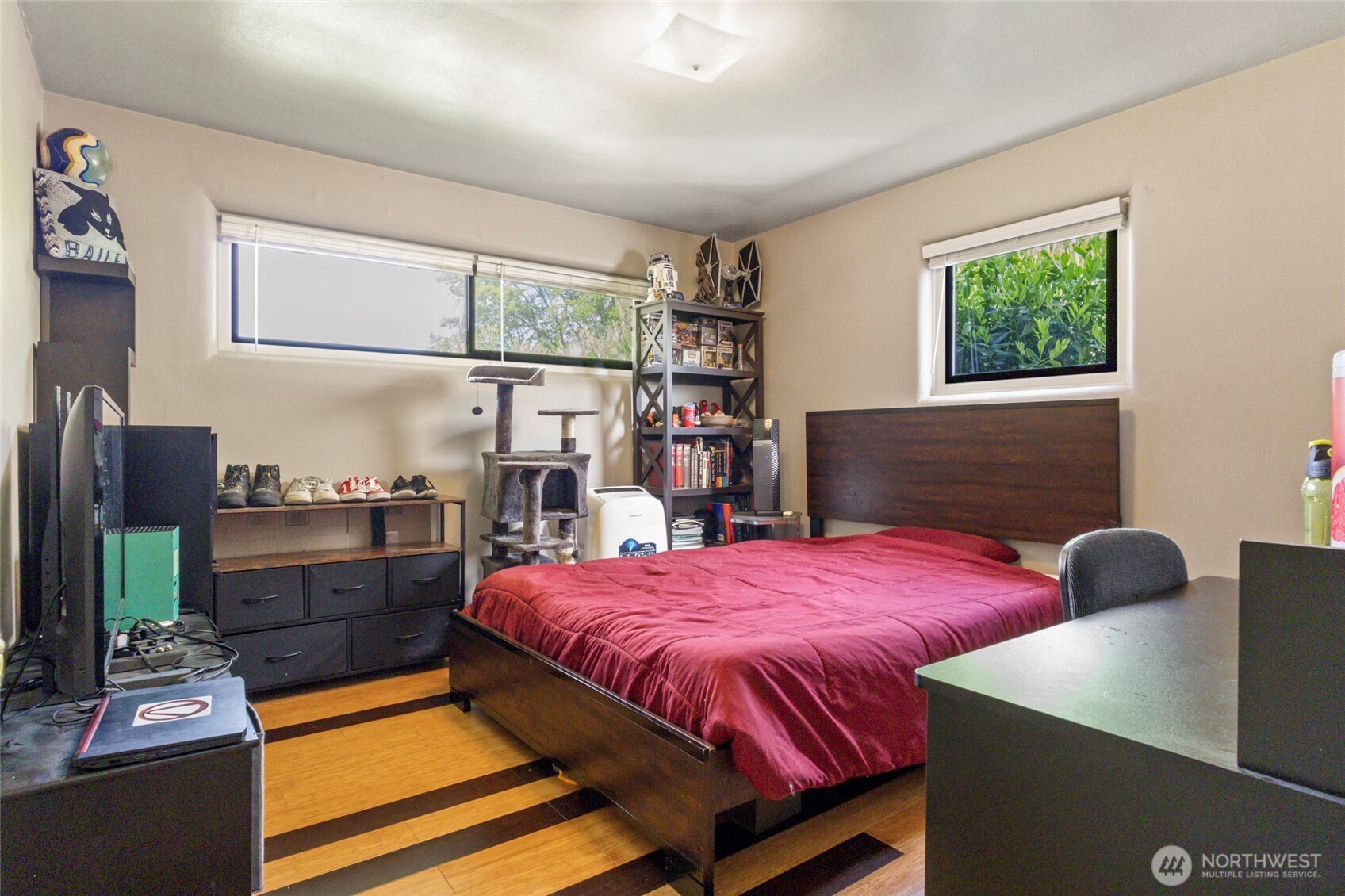 5117 Delaware Avenue Everett, WA 98203 - Photo 13 of 36 a bedroom with a bed and a flat screen tv