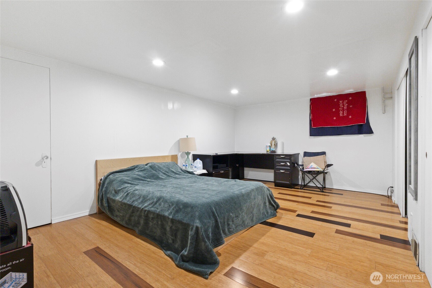 5117 Delaware Avenue Everett, WA 98203 - Photo 28 of 36 a bedroom with a bed and a dresser