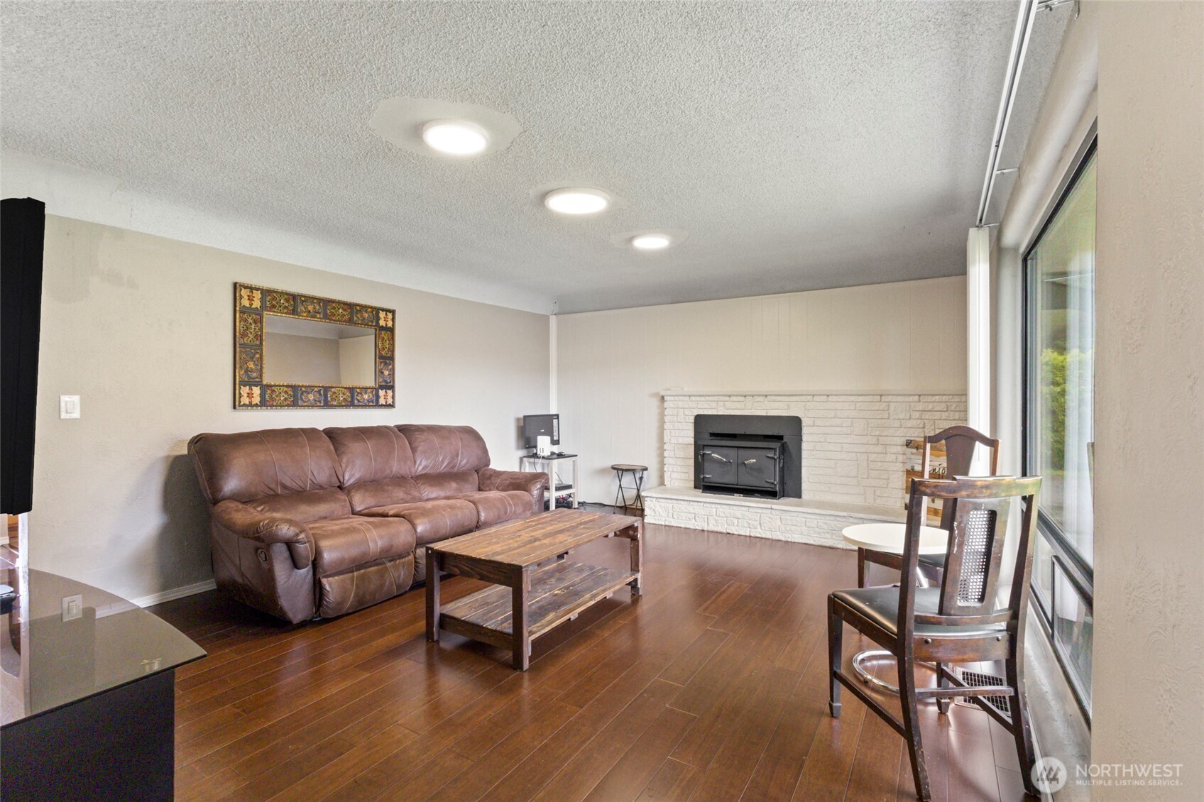 5117 Delaware Avenue Everett, WA 98203 - Photo 5 of 36 a living room with furniture a flat screen tv and a fireplace