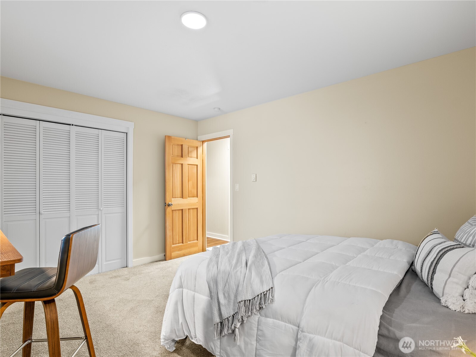 465 Winslow Way East, Unit 108 Bainbridge Island, WA 98110 - Photo 18 of 38 a bedroom with a bed and a window
