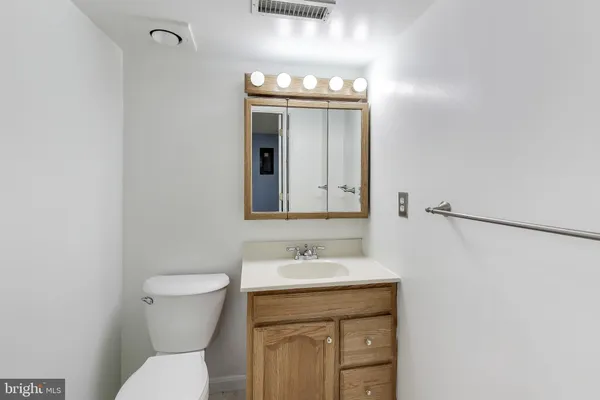 $2,700 | 20210 Maple Leaf Court, Gaithersburg, MD 20886