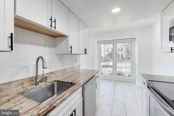 $2,700 | 20210 Maple Leaf Court, Gaithersburg, MD 20886