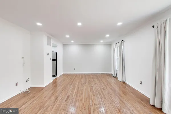 $2,700 | 20210 Maple Leaf Court, Gaithersburg, MD 20886