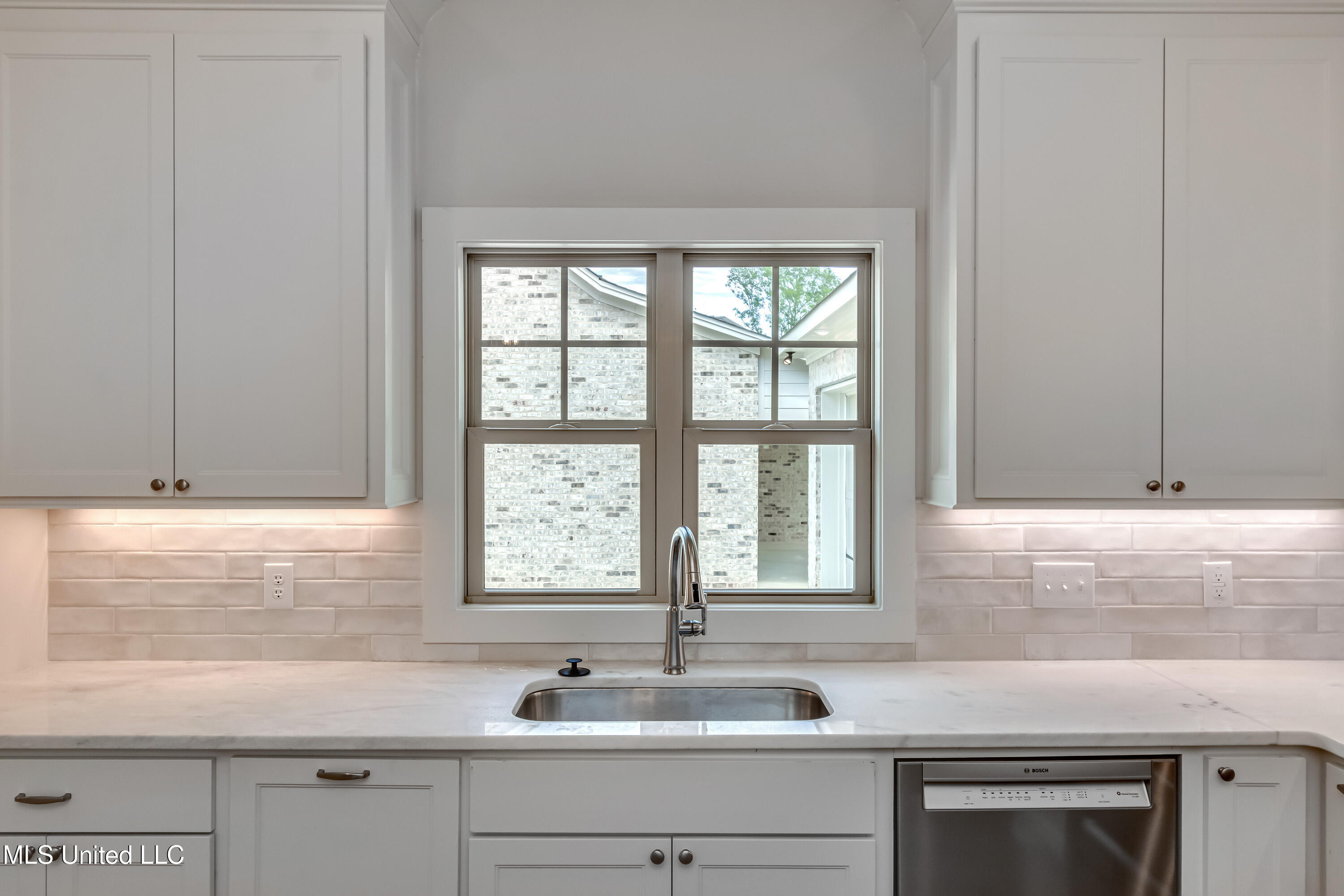 320 Celadon Way Brandon, MS 39042 - Photo 17 of 39 320 Celadon Way Int-16