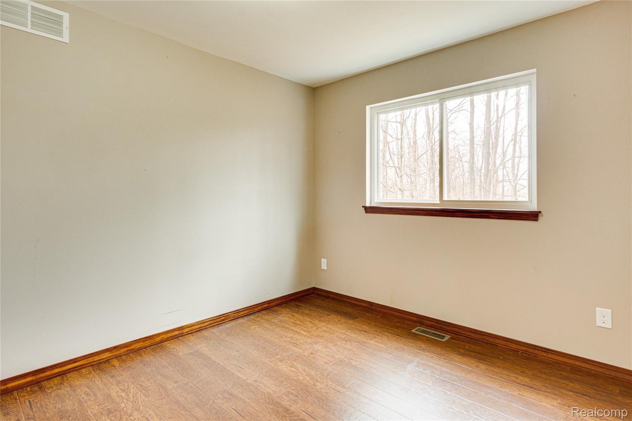 12030 Gage Road Holly, MI 48442 - Photo 34 of 52 Interiors (36 of 44).jpg
