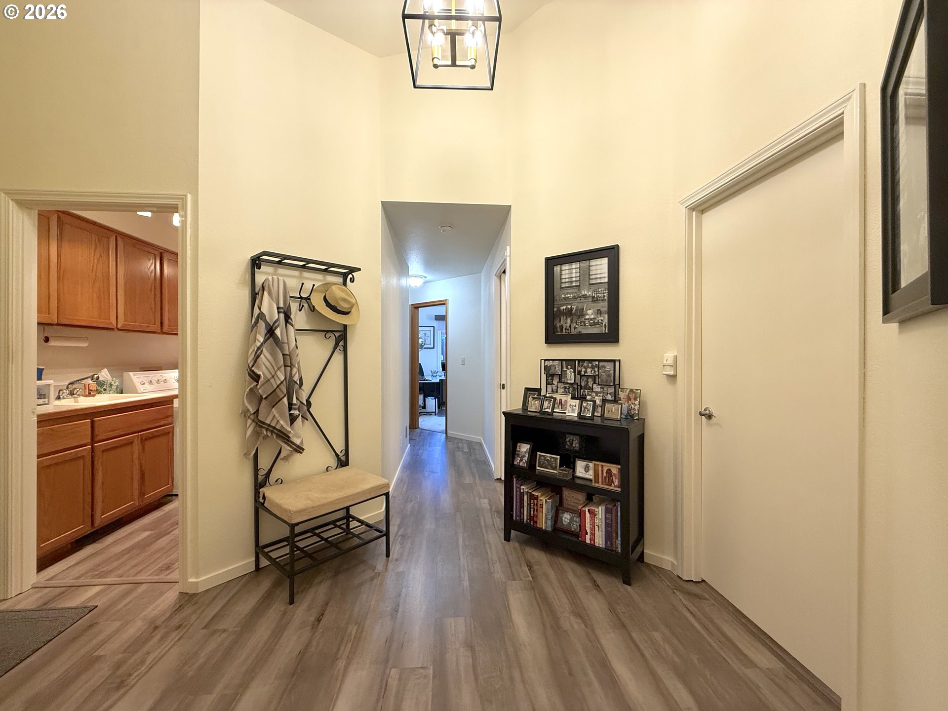 1487 Kyiv Street Springfield, OR 97477 - Photo 21 of 48 Hallway