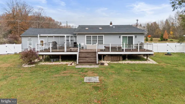 a front view of house with yard and swimming pool