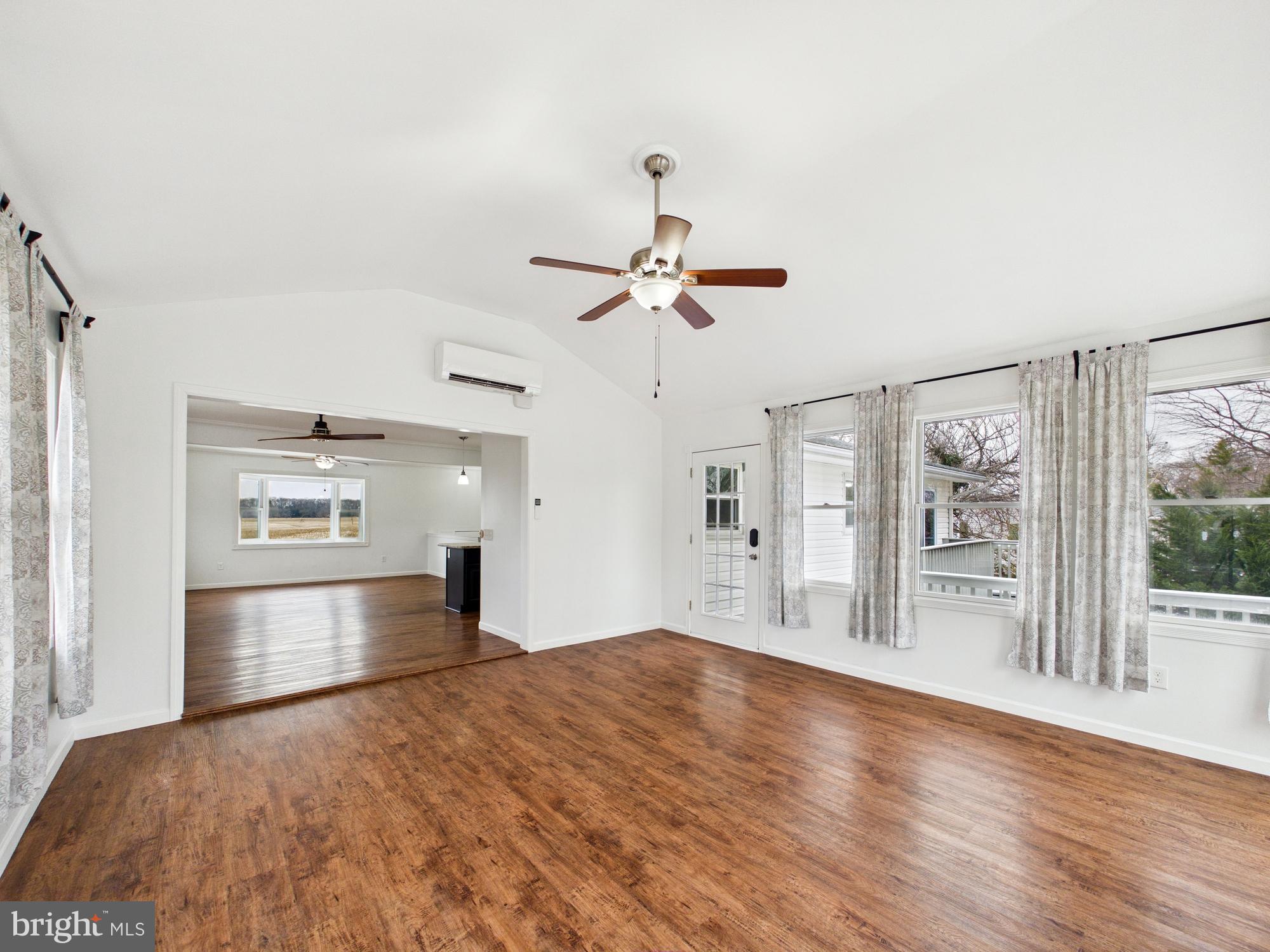 3231 Williamsville Road Houston, DE 19954 - Photo 14 of 64 Spacious, sunlit living area with charm.
