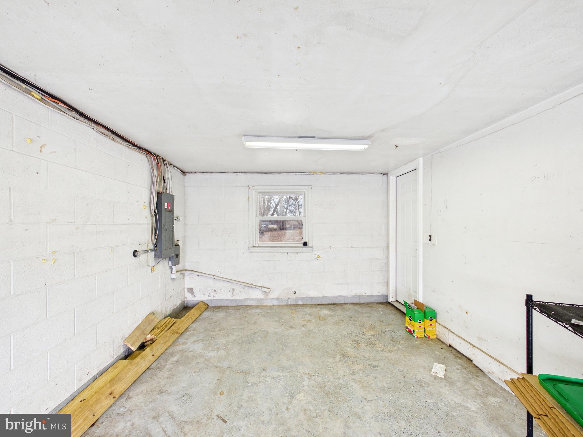 3231 Williamsville Road Houston, DE 19954 - Photo 39 of 64 1-car attached-garage ready for your projects.