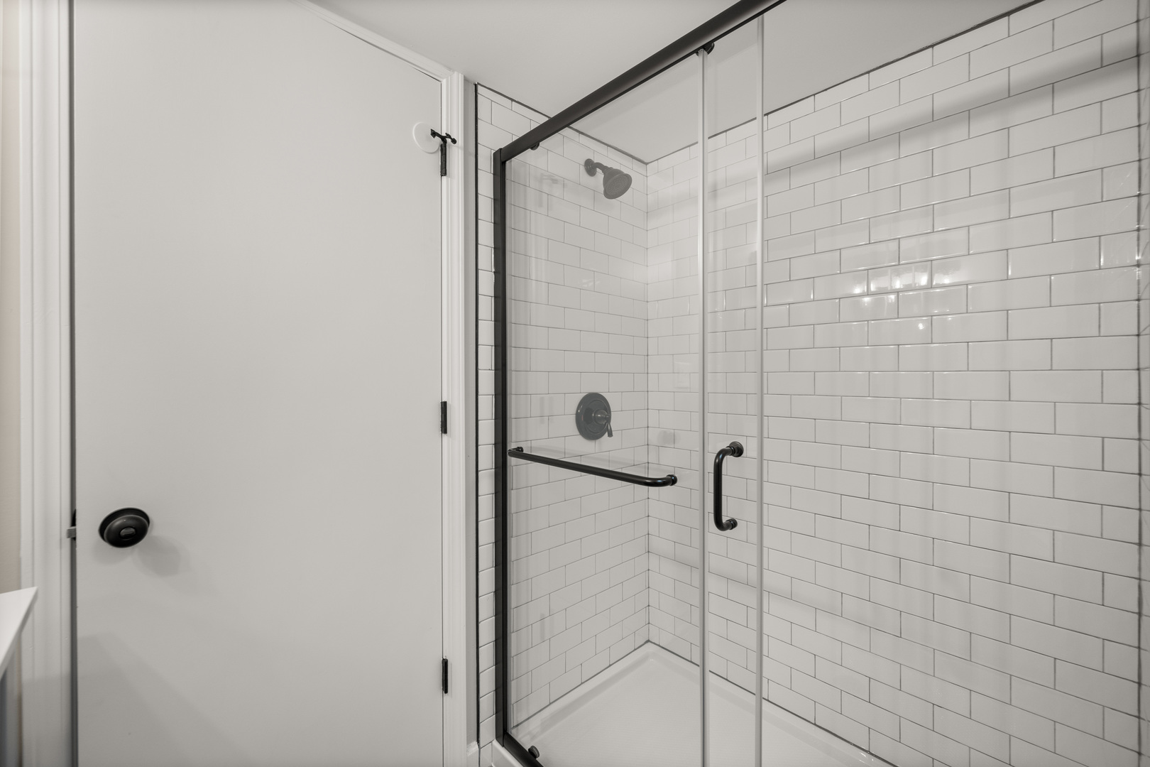 321 North Locust Street Sycamore, IL 60178 - Photo 21 of 38 a bathroom with a shower