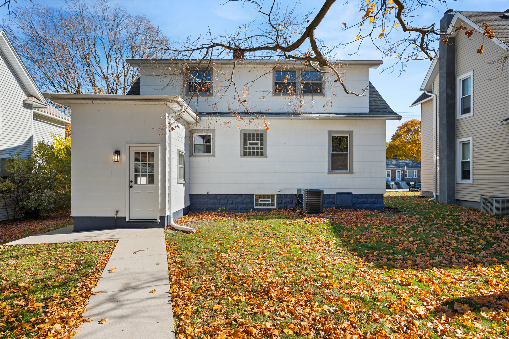 321 North Locust Street Sycamore, IL 60178 - Photo 5 of 38 a view of a house with a patio