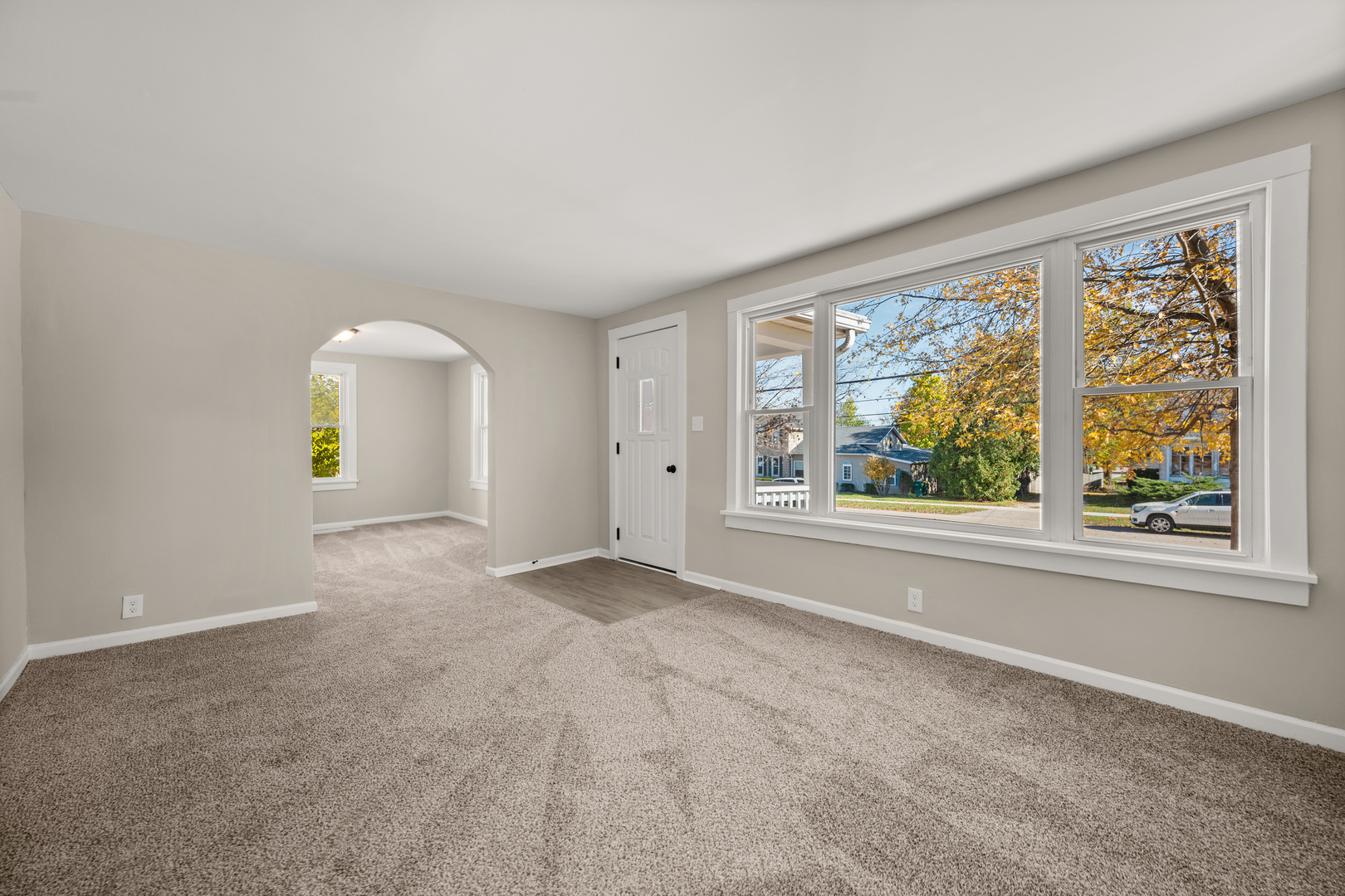 321 North Locust Street Sycamore, IL 60178 - Photo 6 of 38 an empty room with windows