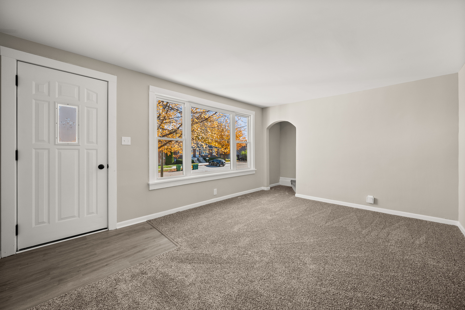 321 North Locust Street Sycamore, IL 60178 - Photo 7 of 38 an empty room with windows