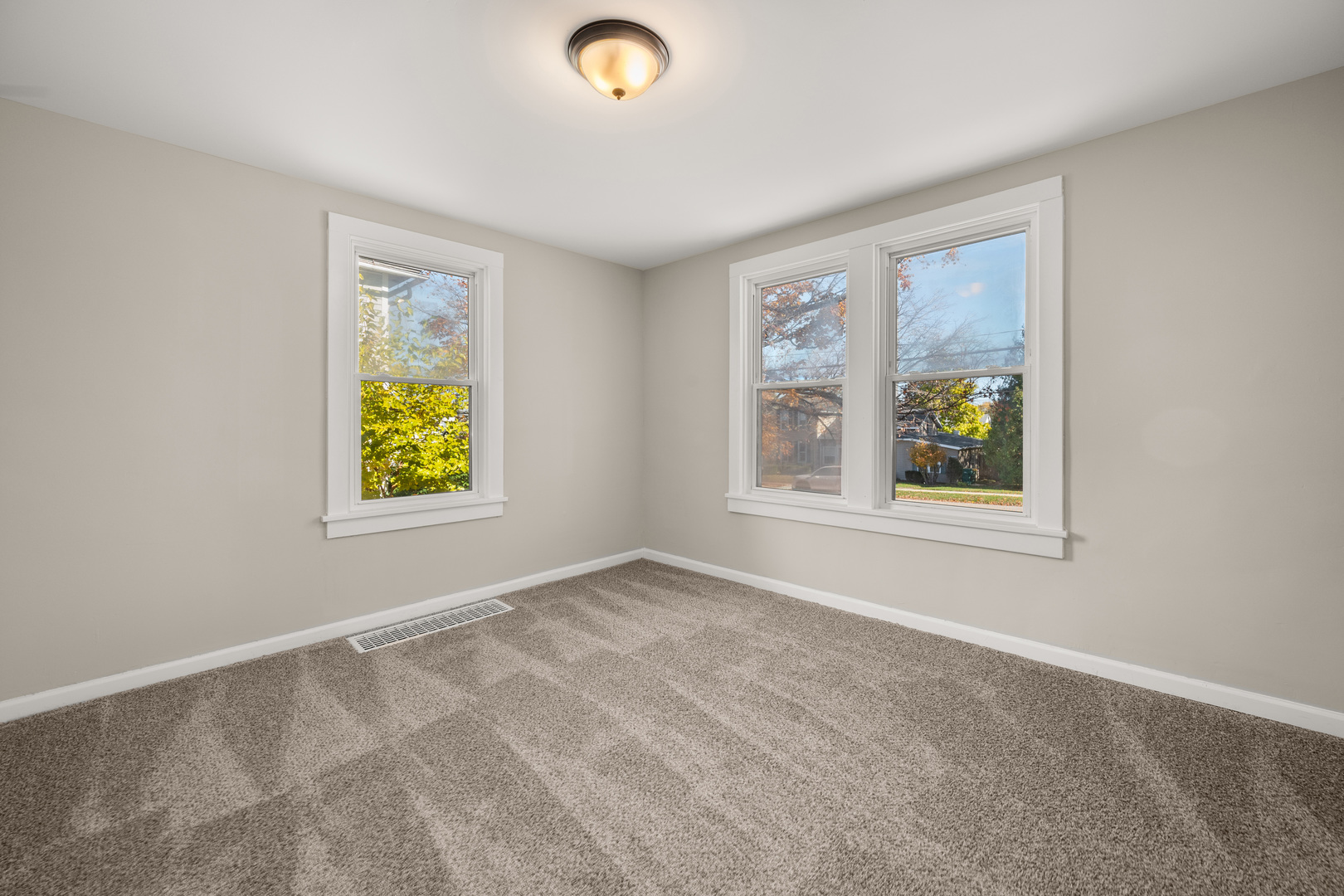 321 North Locust Street Sycamore, IL 60178 - Photo 8 of 38 an empty room with windows