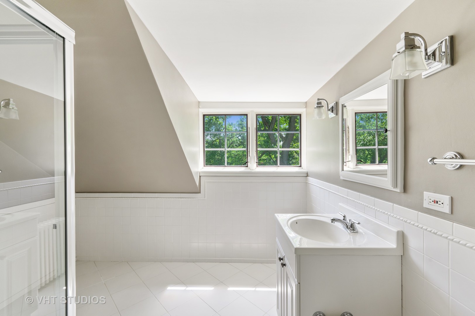 44 Indian Hill Road Winnetka, IL 60093 - Photo 42 of 49 a bathroom with a sink and a bathtub