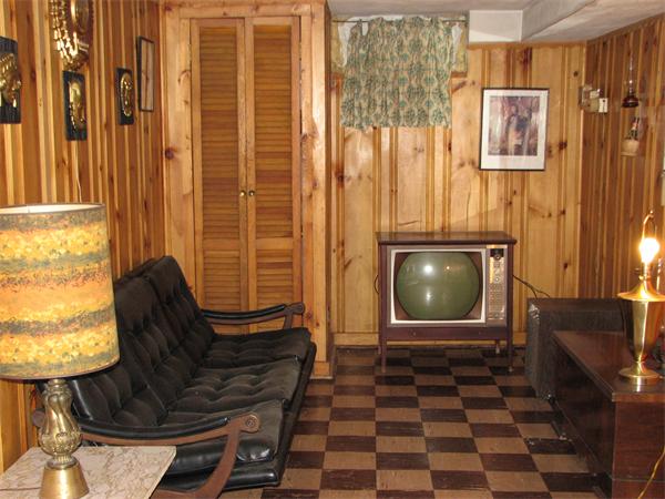 88 Woodrow Street Springfield, MA 01119 - Photo 4 of 4 a living room with furniture and a flat screen tv