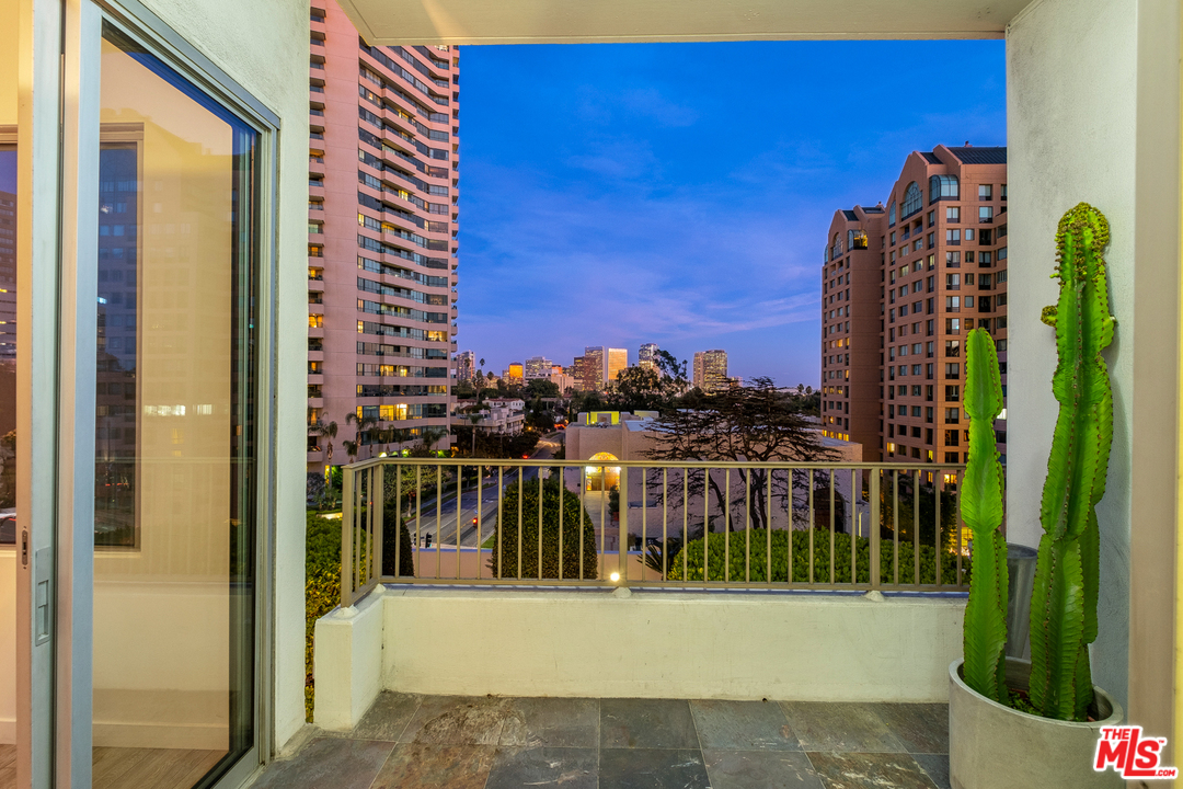 10501 Wilshire Boulevard, Unit 708 Los Angeles, CA 90024 - Photo 18 of 38