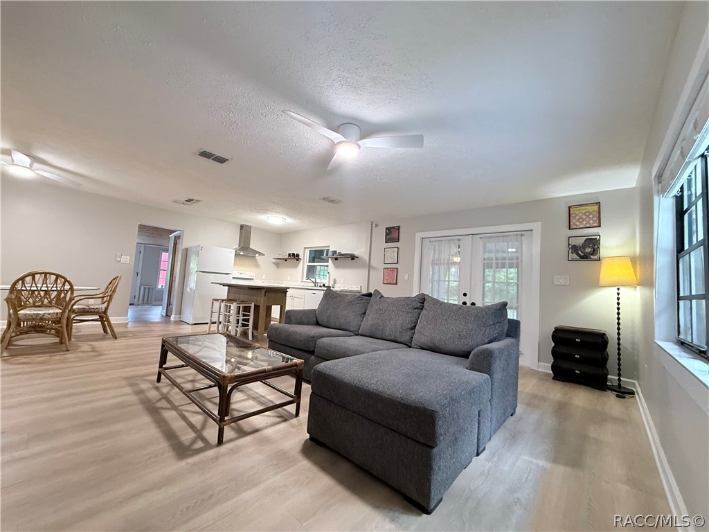 271 Hudson Street Inglis, FL 34449 - Photo 10 of 45