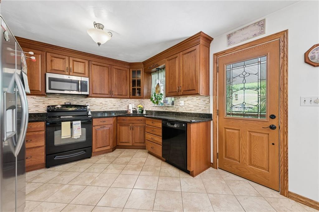 158 Harry Long Road Greensburg, PA 15601 - Photo 7 of 37
