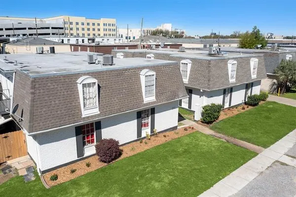 $499,000 | 2912 Houma Boulevard, Metairie, LA 70006