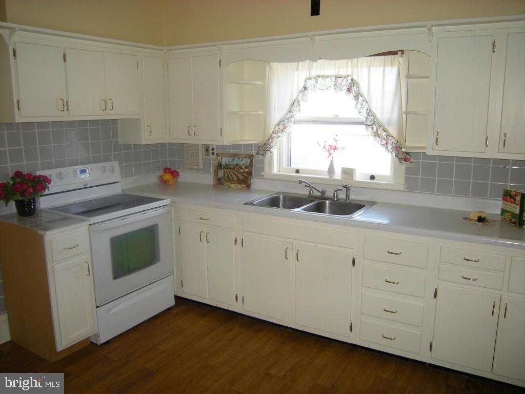 135 Ruby Street Lancaster, PA 17603 - Photo 6 of 24 Gallery Image 6