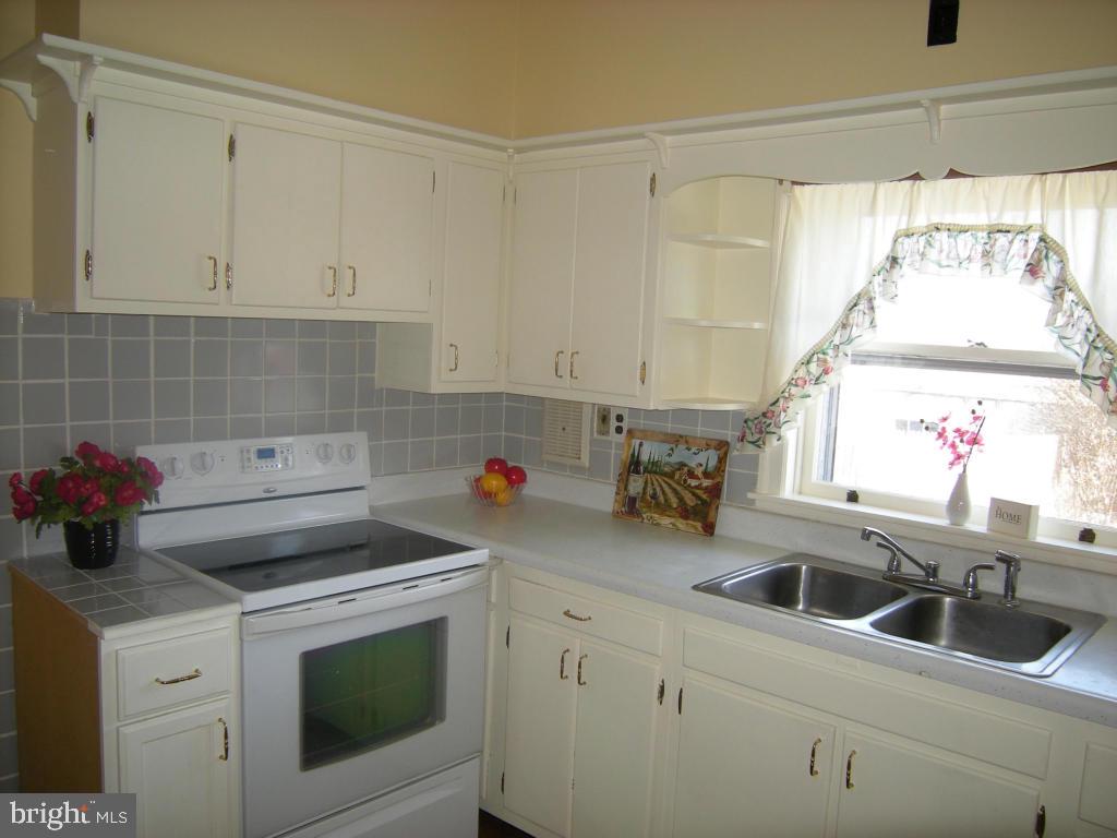 135 Ruby Street Lancaster, PA 17603 - Photo 8 of 24 Gallery Image 8