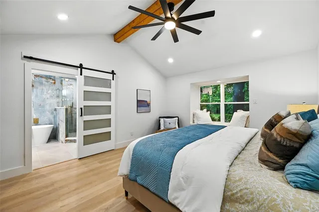 a view of empty room with ceiling fan