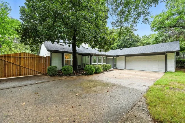 $490,000 | 2301 Wood Cliff Court, Arlington, TX 76012