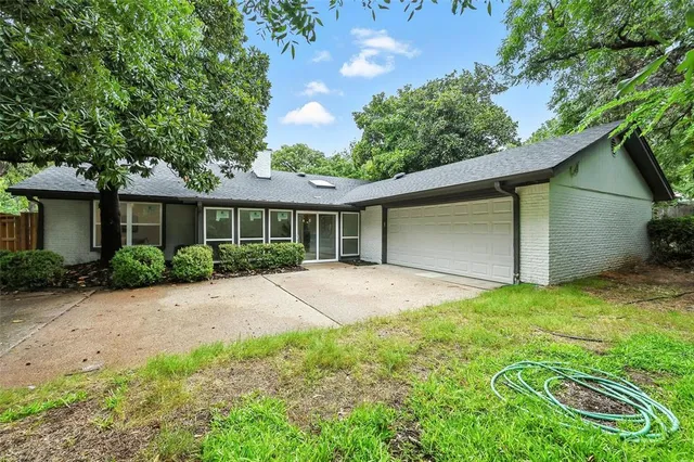 $490,000 | 2301 Wood Cliff Court, Arlington, TX 76012