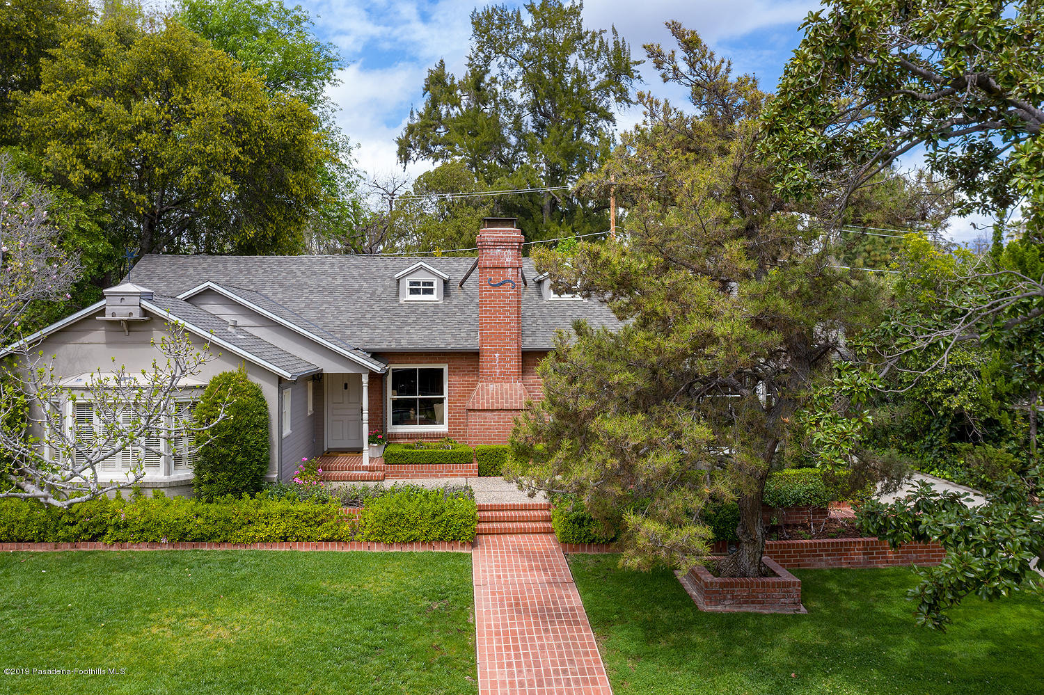 929 Mesa Verde Road Pasadena, CA 91105 - Photo 2 of 4 a front view of a house with a yard