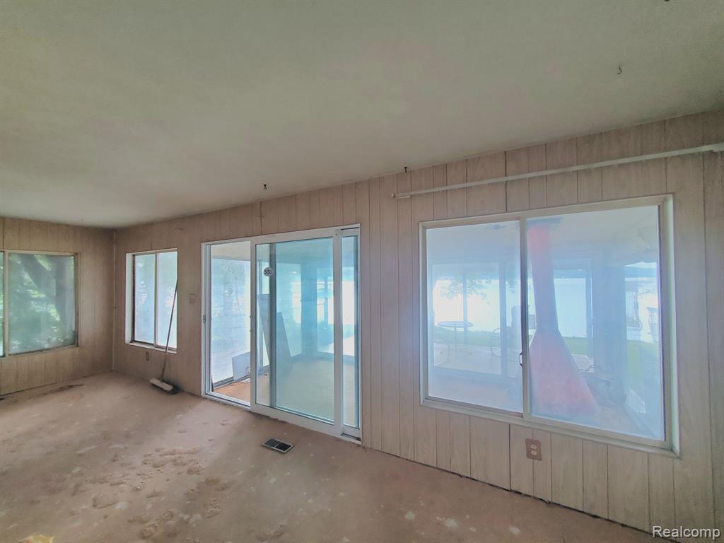 8726 Riverside Drive Brighton, MI 48116 - Photo 10 of 28 Gallery Image 10