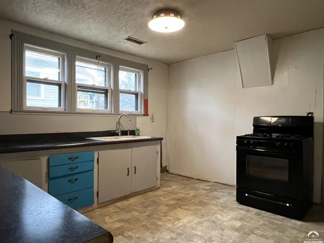 $149,900 | 1220 New York Street, Lawrence, KS 66044