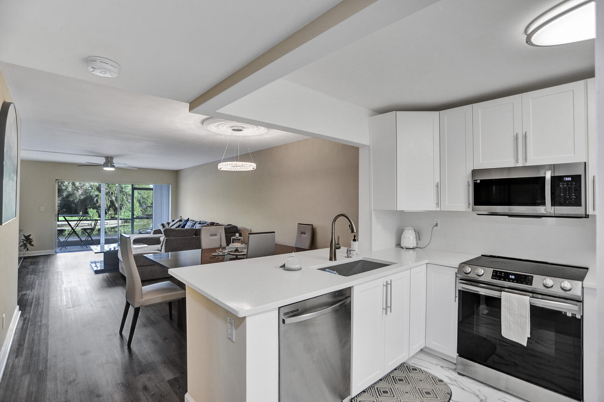 3601 Inverrary Drive, Unit 109 Lauderhill, FL 33319 - Photo 4 of 42 B27I5805