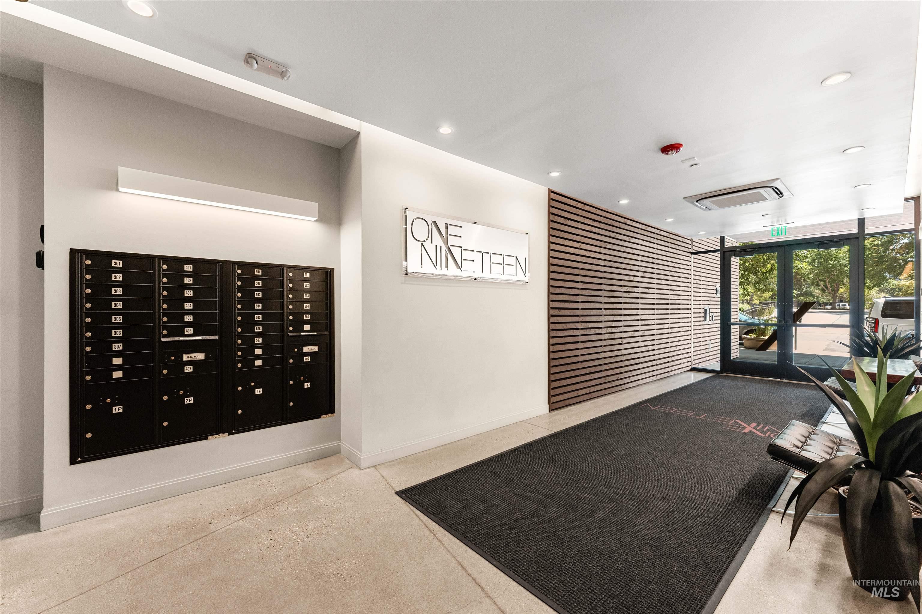 119 South 10th Street, Unit 605 Boise, ID 83702 - Photo 4 of 35