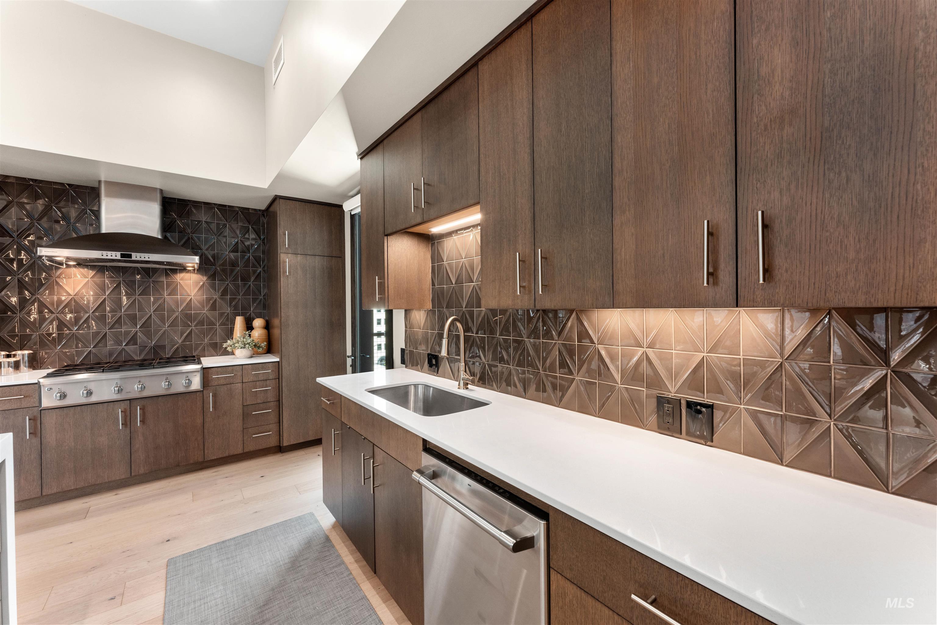 119 South 10th Street, Unit 605 Boise, ID 83702 - Photo 9 of 35