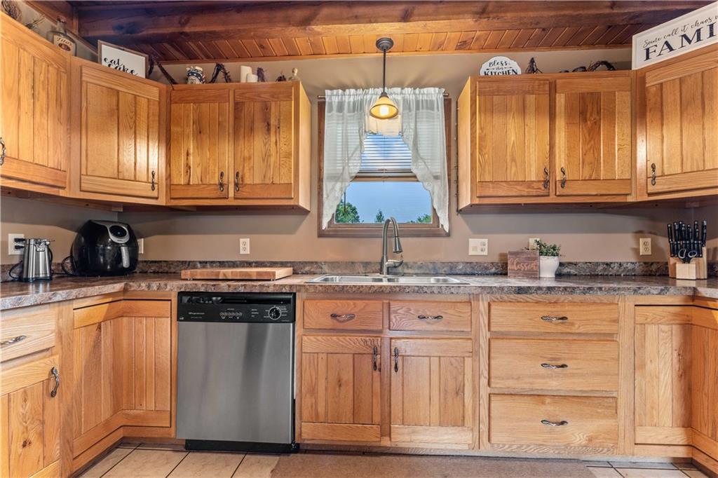 937 Quebec Road Farmington, PA 15437 - Photo 11 of 49