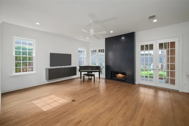 a view of a livingroom with furniture and a fireplace