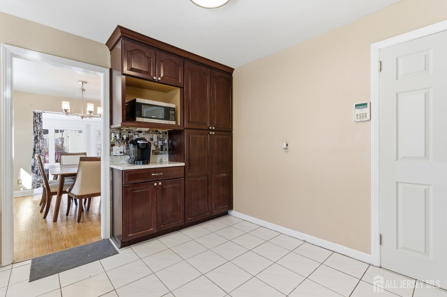 219 Plainfield Road Edison, NJ 08820 - Photo 11 of 41