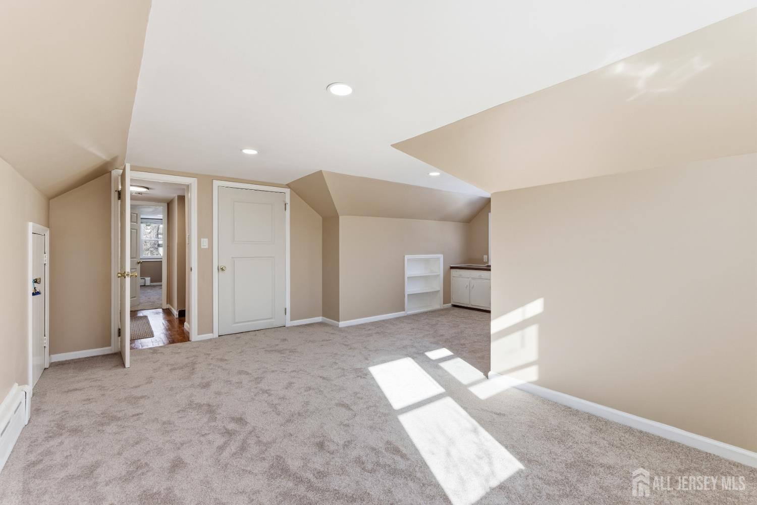 219 Plainfield Road Edison, NJ 08820 - Photo 22 of 41