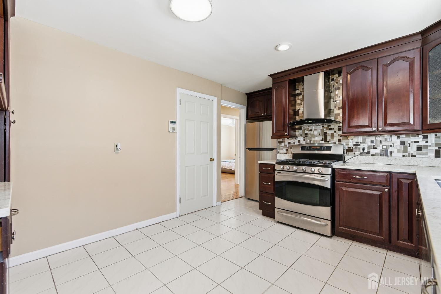 219 Plainfield Road Edison, NJ 08820 - Photo 8 of 41