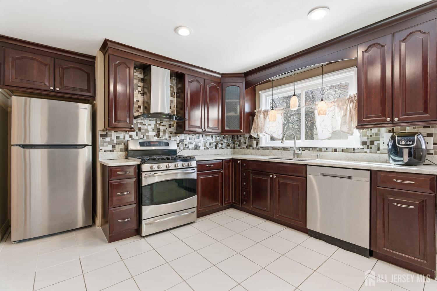 219 Plainfield Road Edison, NJ 08820 - Photo 10 of 41