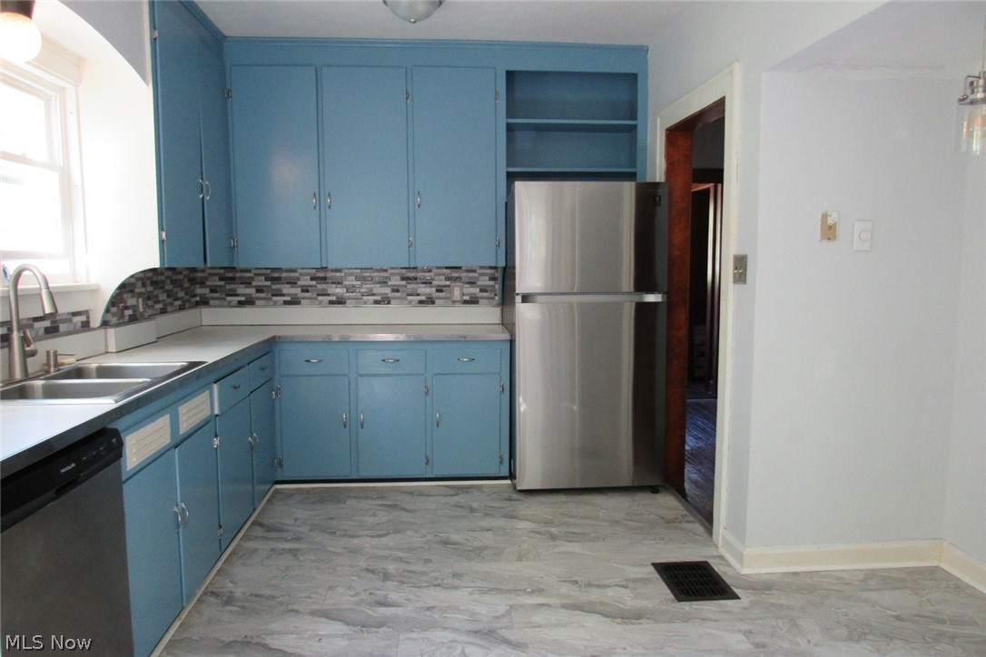 2730 Tryon Road Ashtabula, OH 44004 - Photo 3 of 23 Kitchen with nook.